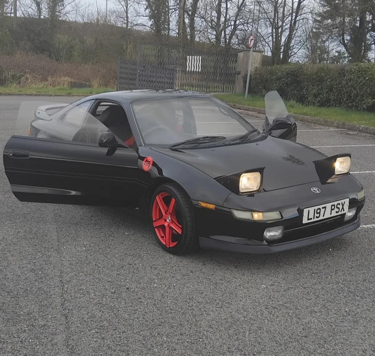 MR2 - Image 4