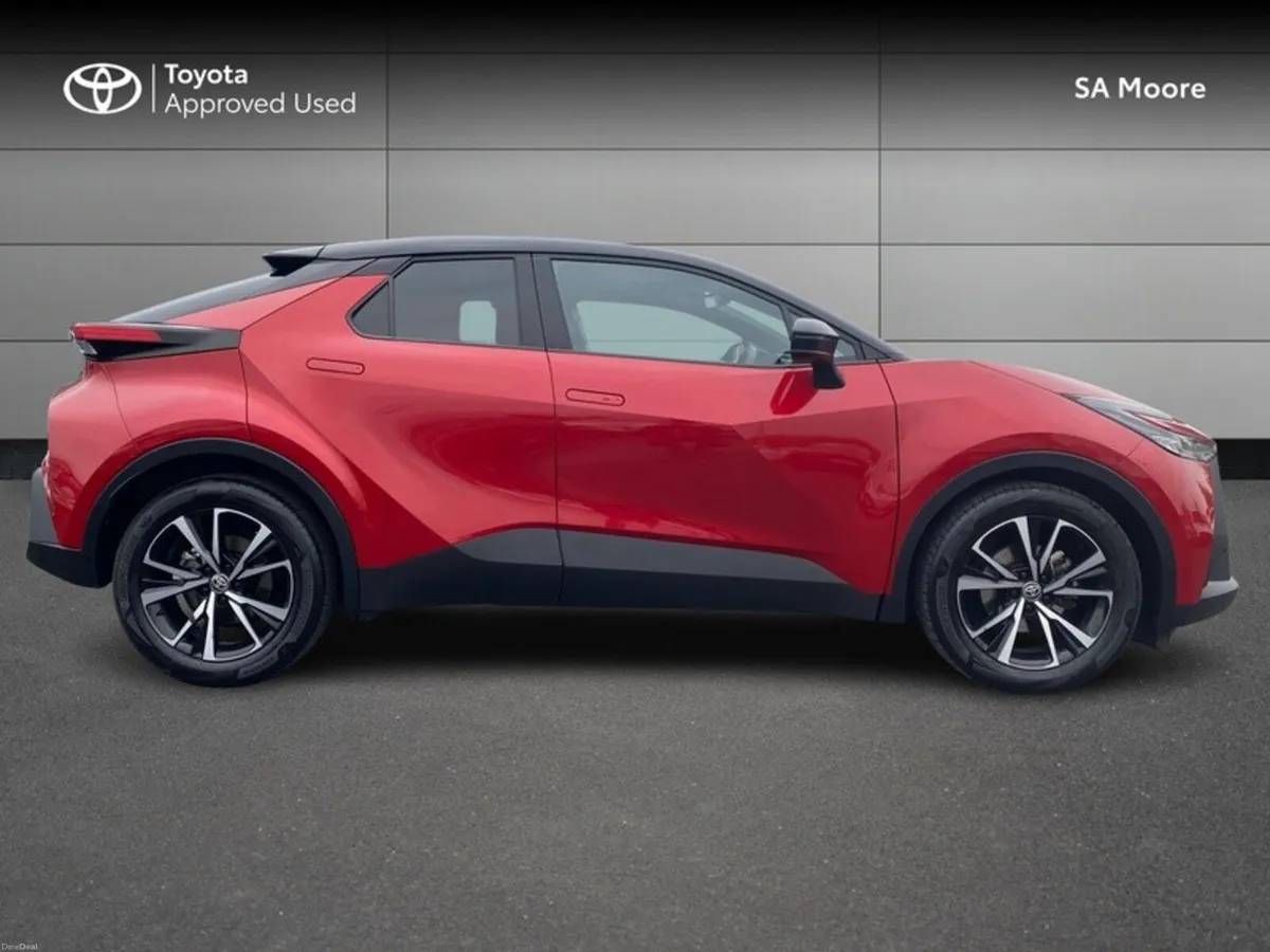 Toyota C-HR PLUG IN - PHEV SPORT - Image 3
