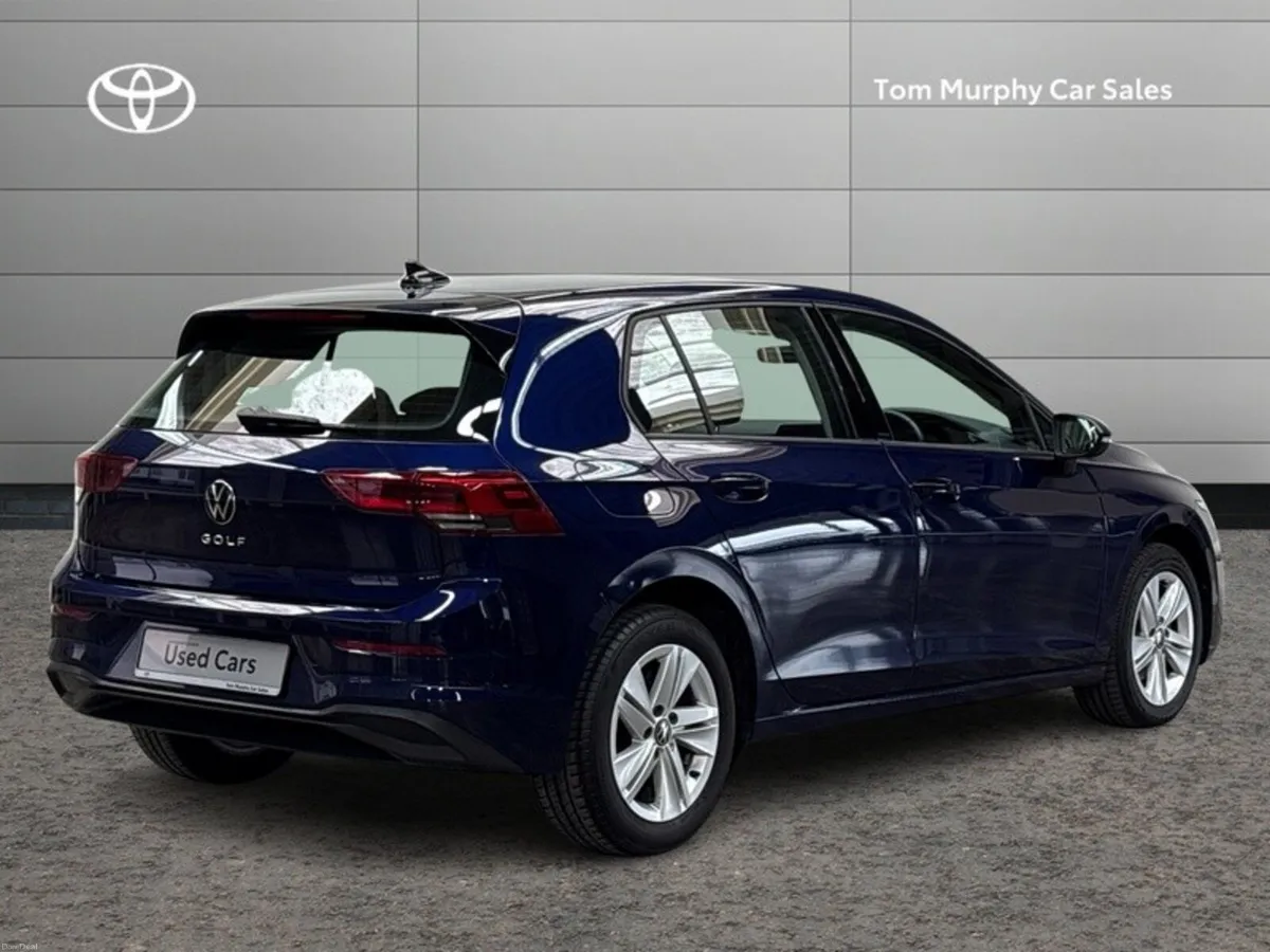 Volkswagen Golf LIFE 2.0 TDI 115HP 5DR - Image 2