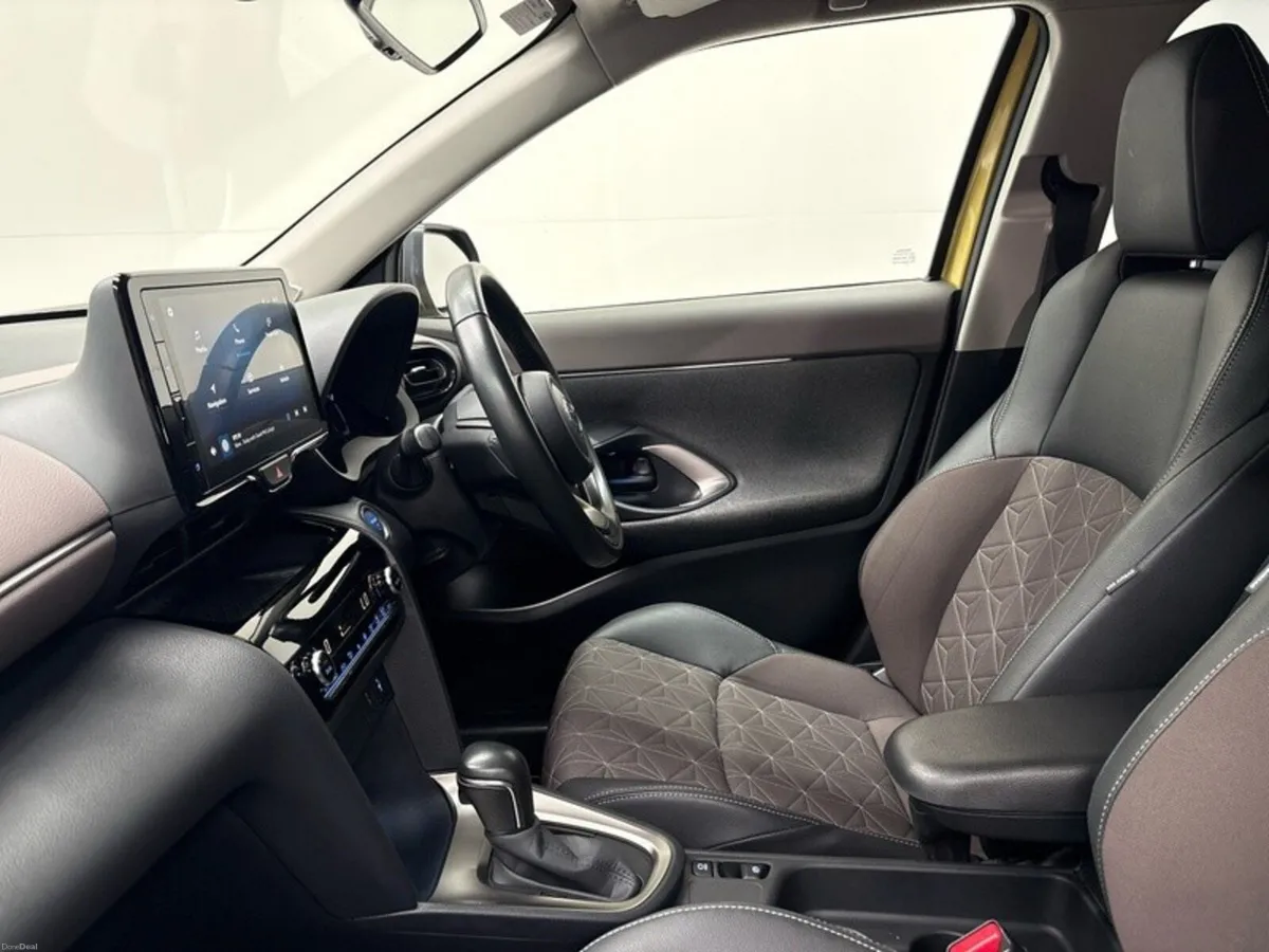 Toyota Yaris Cross SOL 1.5 HYBRID - ONE OWNER - FU - Image 6