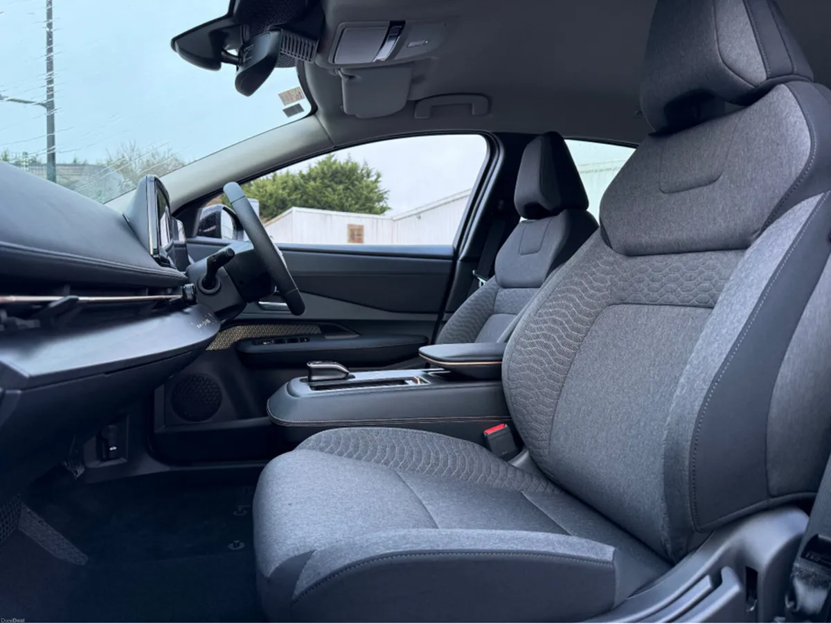 Nissan Ariya 63 kWh ENGAGE 2 years Free Service Pl - Image 4