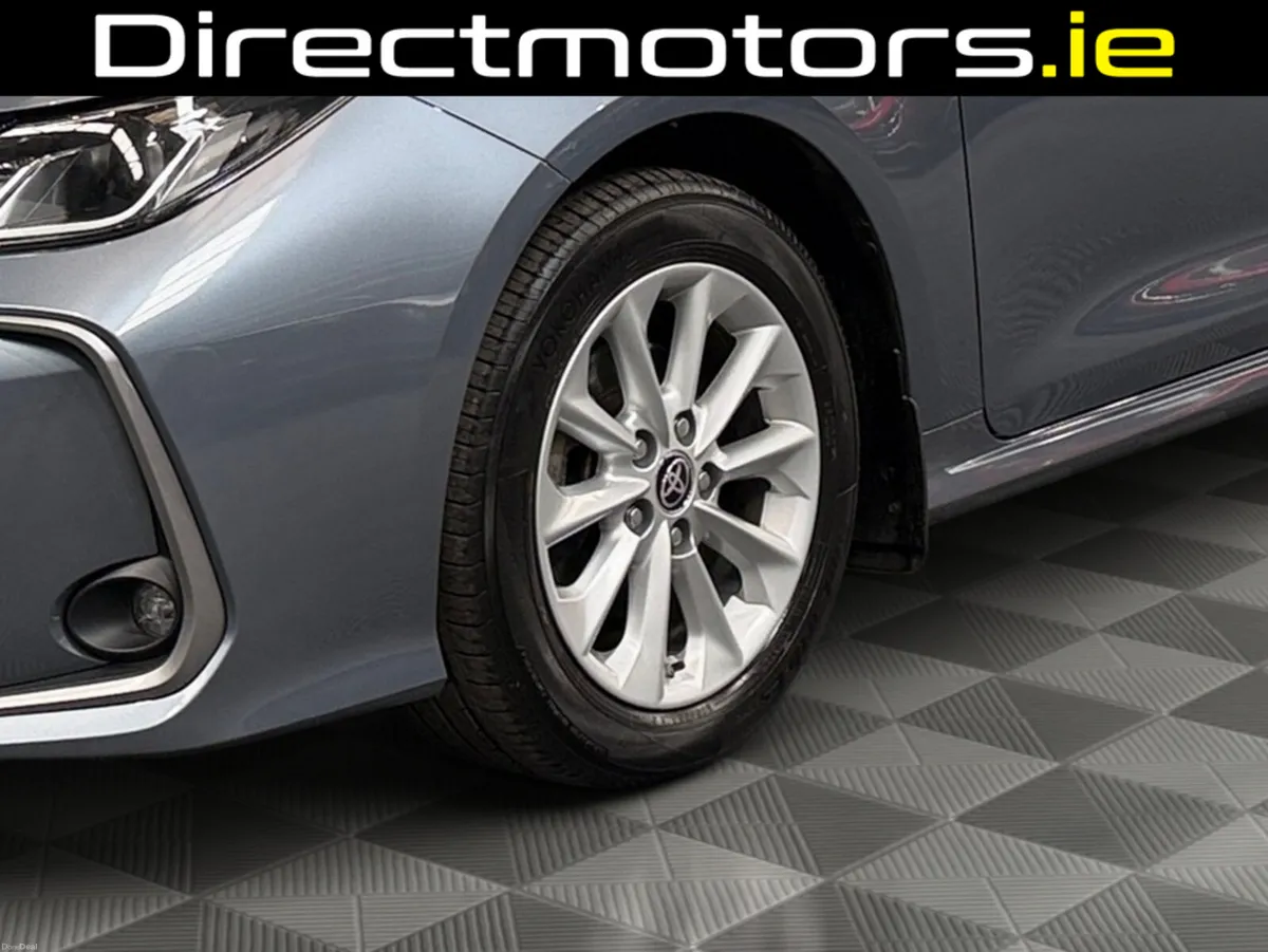 Toyota Corolla LUNA 4DR AUTO HYBRID - Image 4