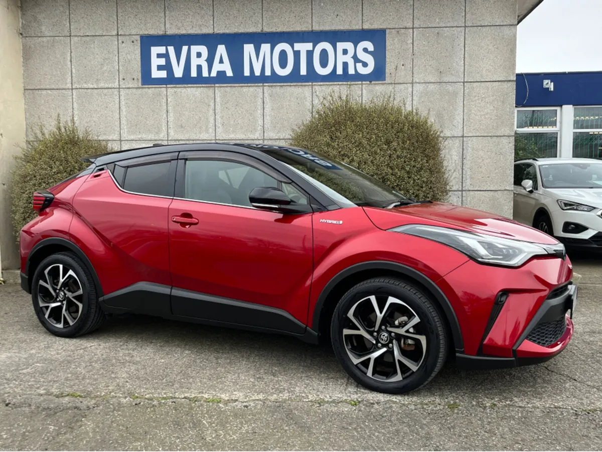 Toyota C-HR SOL HYBRID AUTOMATIC 1.8 PETROL //HALF - Image 3