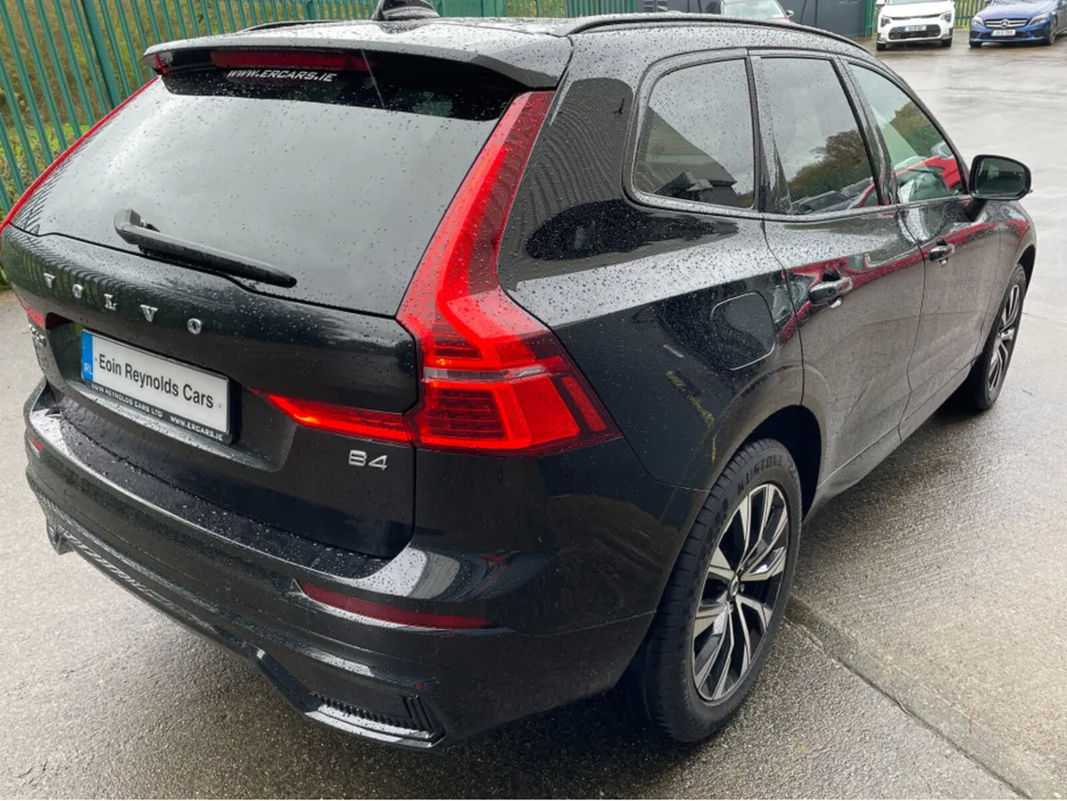Volvo XC60 B4 PLUS DARK 5DR DIESEL AUTO - Image 6