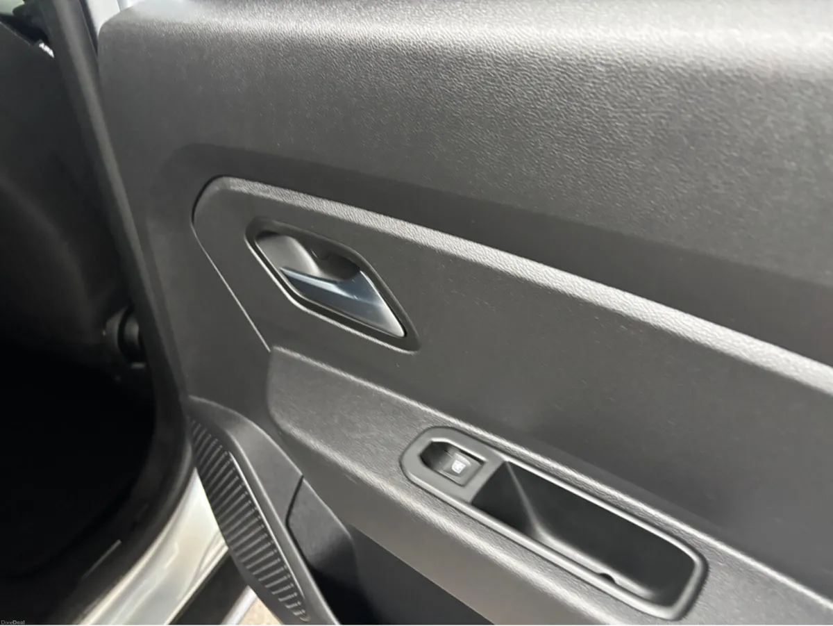 Dacia Duster COMFORT BLUE DCI 115 4X 4X2 5DR - Image 3