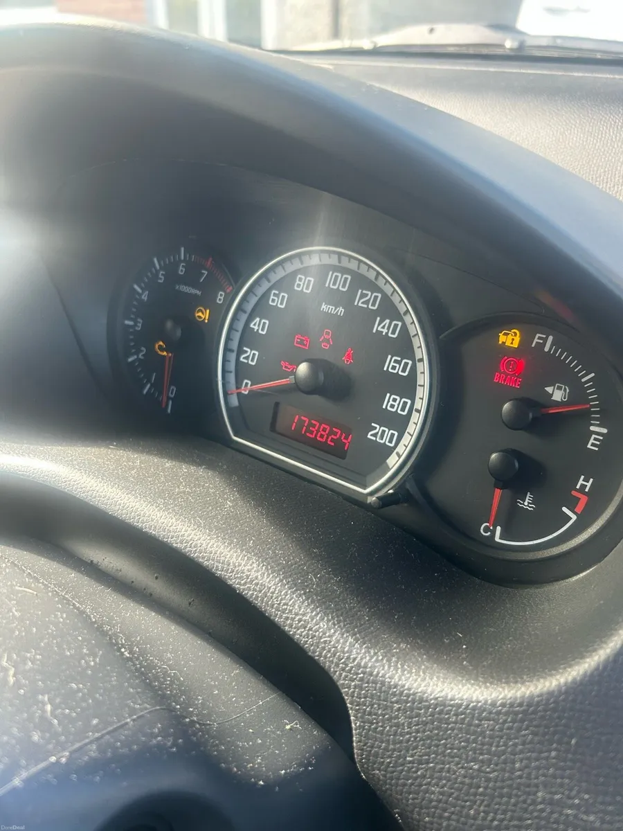 2010 Suzuki Swift - Image 3