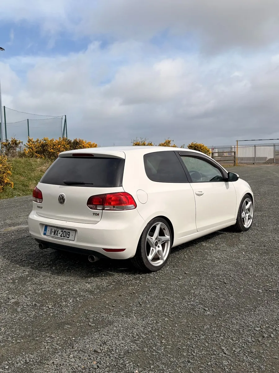 Volkswagen Golf 2011 - Image 4