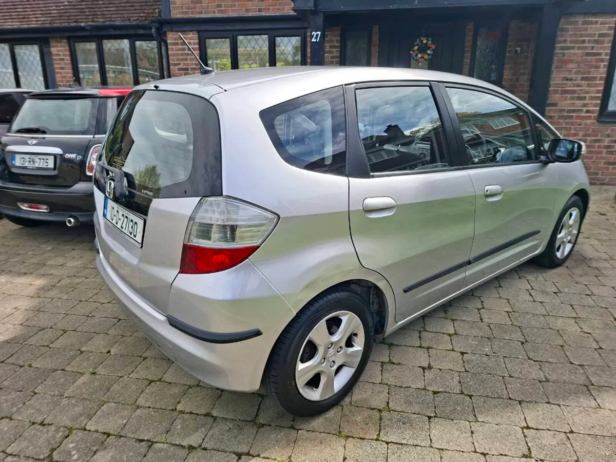 HONDA JAZZ 1.4 AUTOMATIC 2010 NICE CLEAN CAR - Image 3