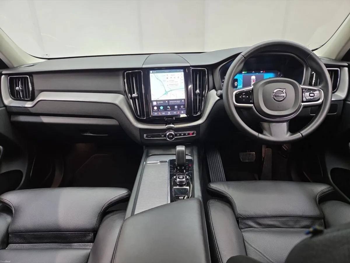 Volvo XC60 2.0 B4 Plus Dark 5DR Auto - Image 4
