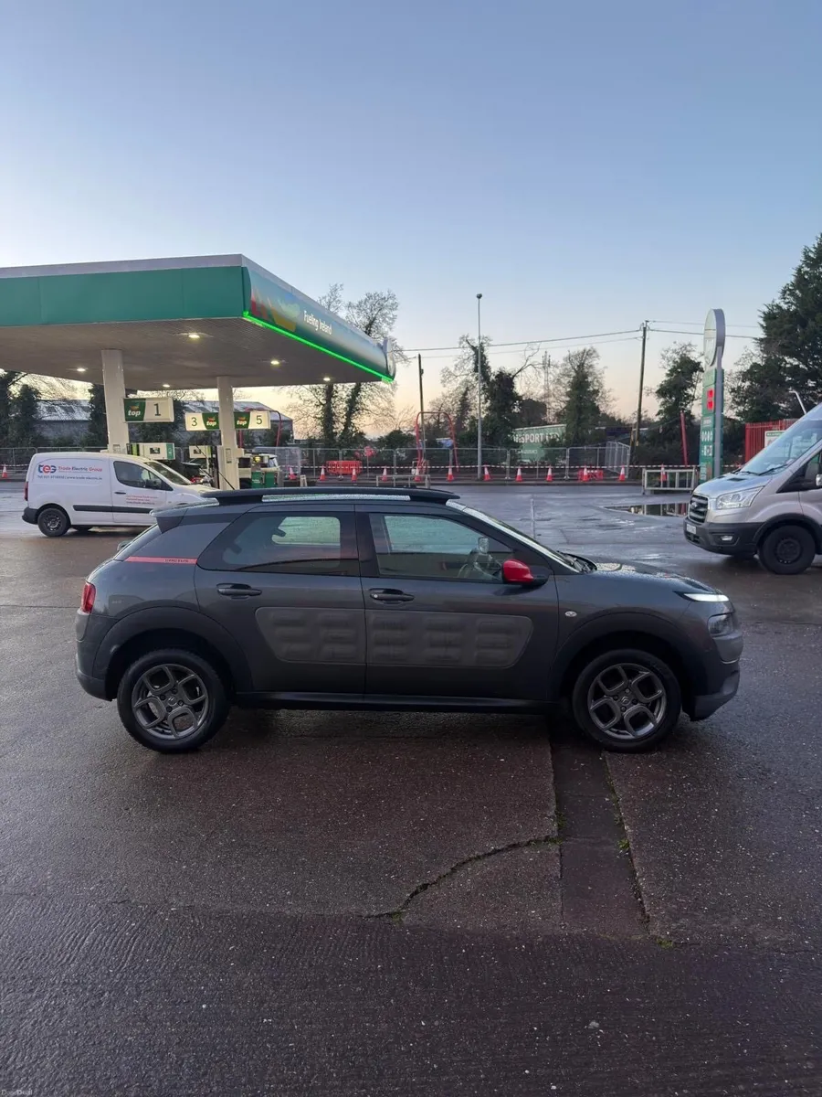 Citreon C4 Cactus Puretech Feel *Low Mileage* - Image 2