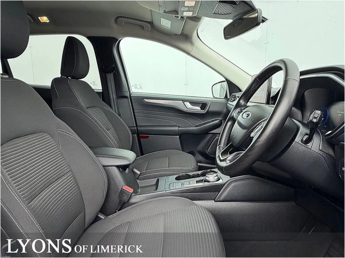 Ford Kuga 2.5 Duratec 225PS PHEV Titanium Auto - Image 3