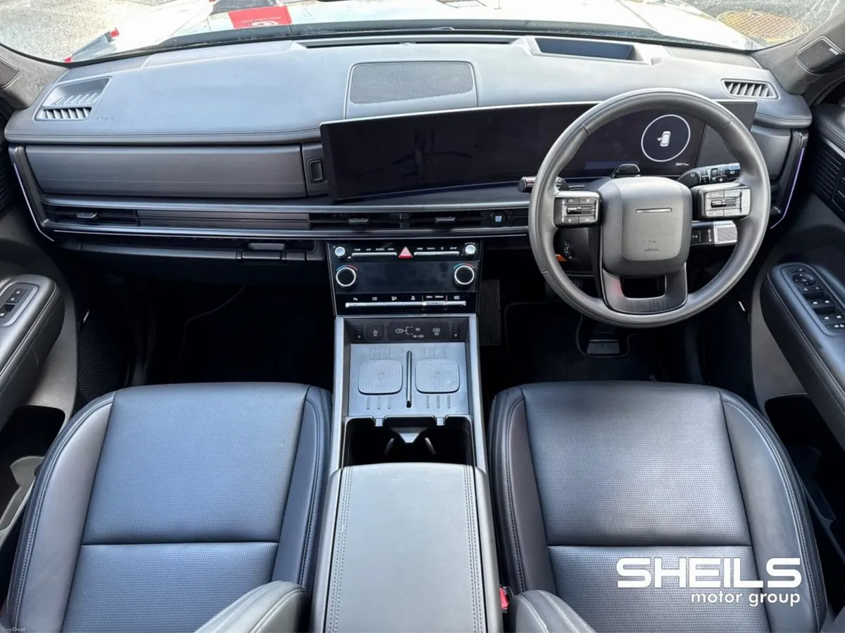 Hyundai Santa Fe **CALLIGRAPHY TRIM**BLACK PACK UP - Image 3