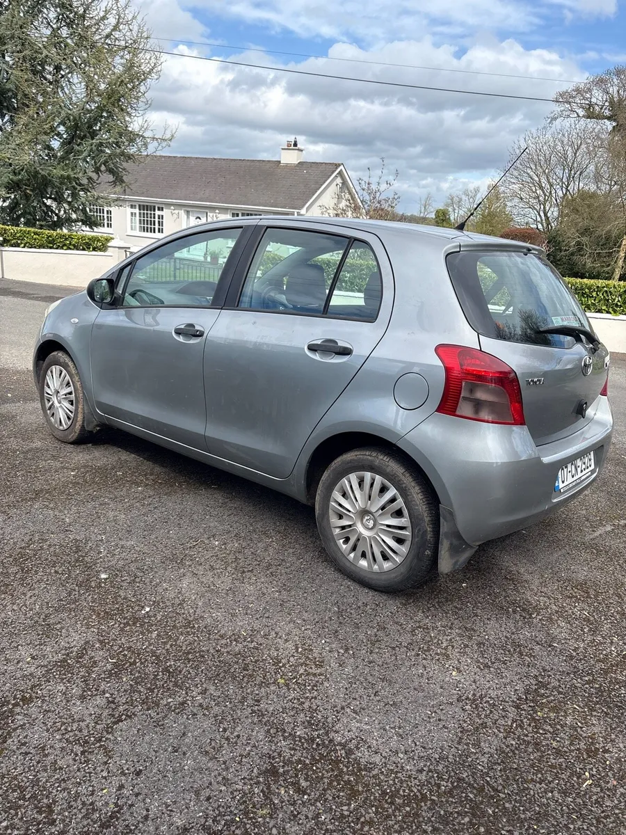 TOYOTA YARIS 1L IN GREAT CONDITION - Image 1