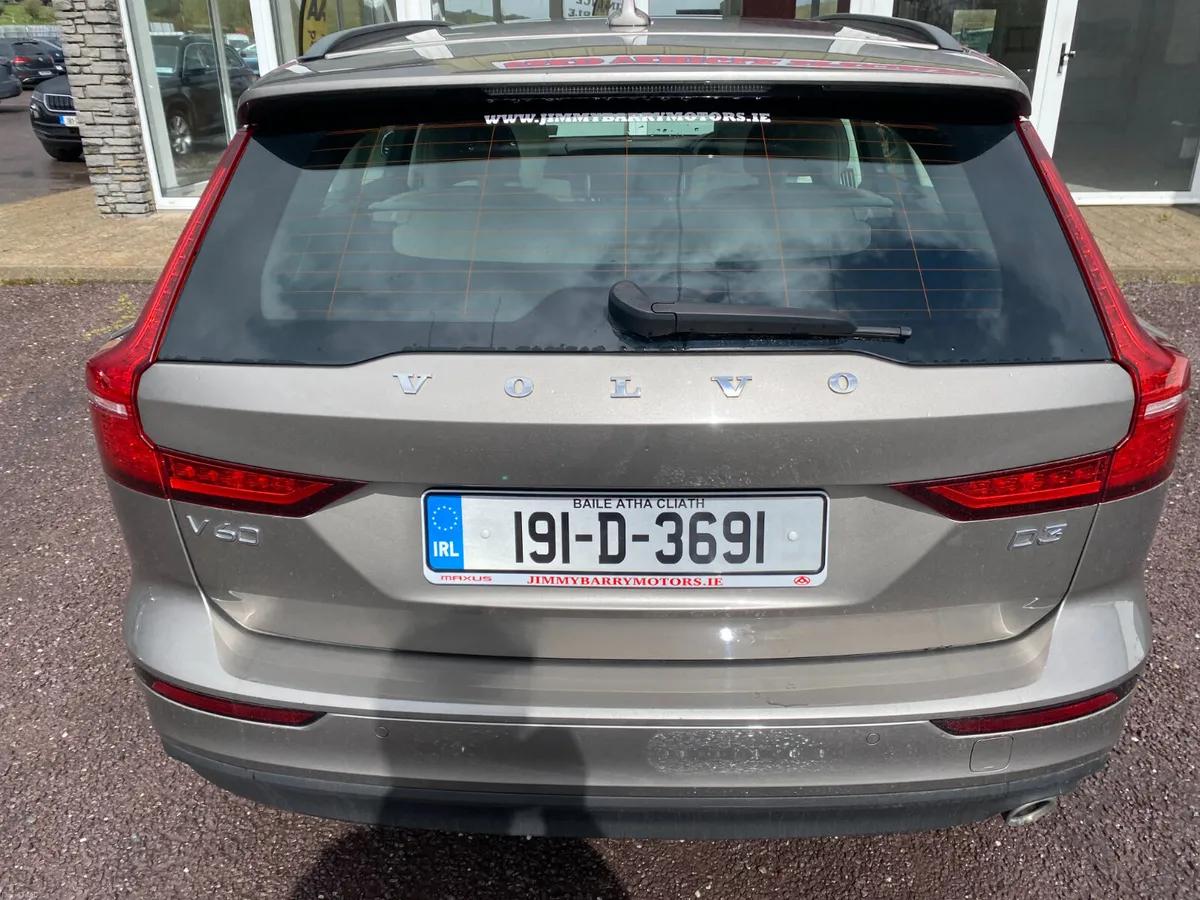 2019 Volvo V60 D3 MOMENTUM 5DR - Image 5