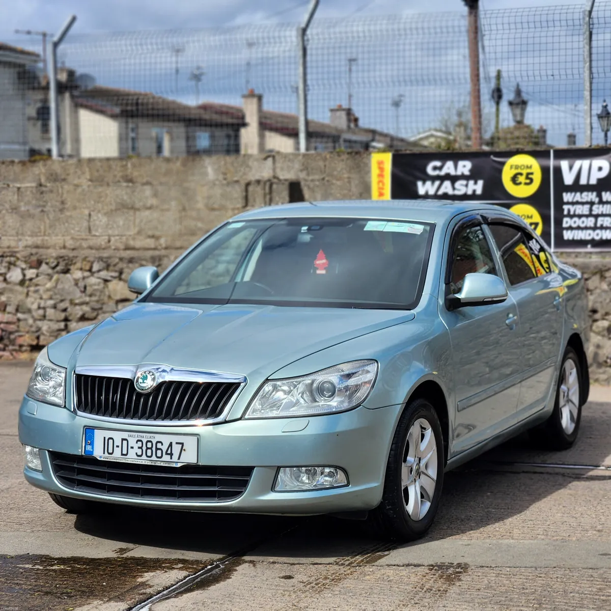 2010 Skoda Octavia 1.6tdi tax 1 year - Image 2