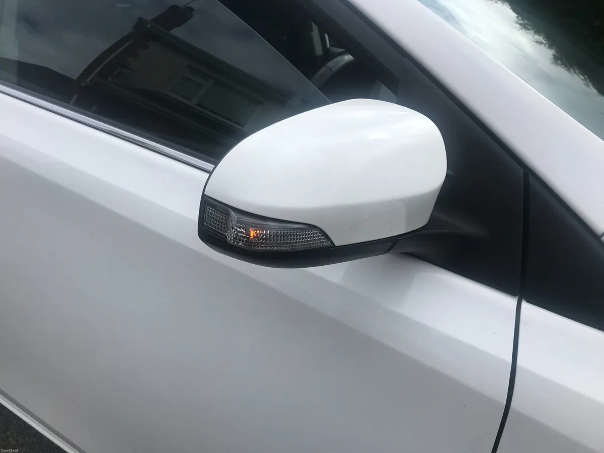 151 Toyota Auris 1.6 Petrol Nct & Tax - Image 4