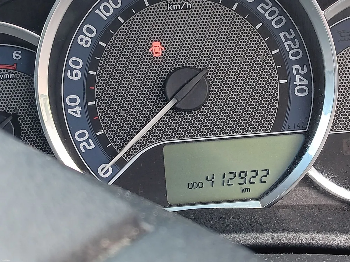 Toyota Auris 2014 - Image 3