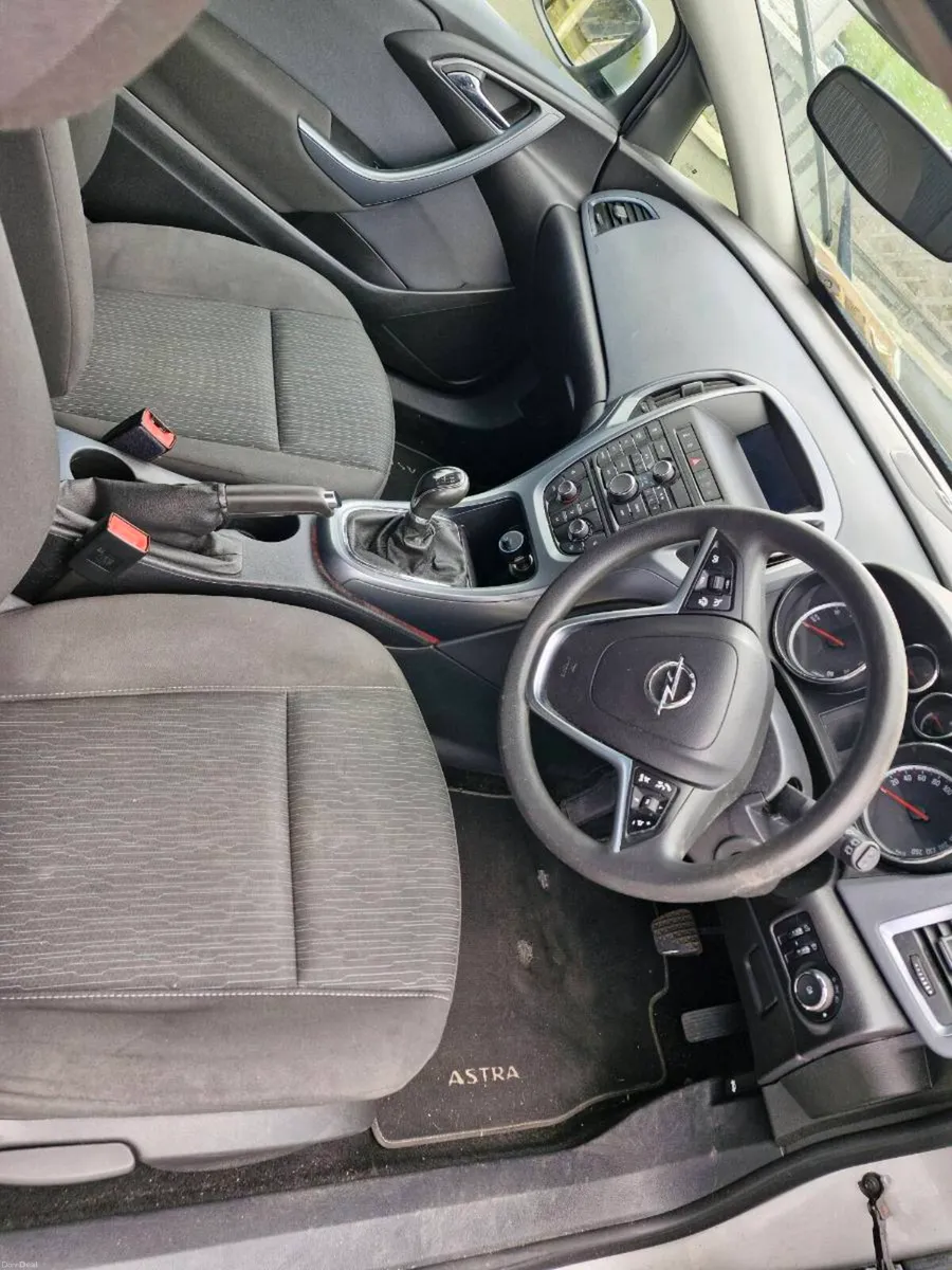 131 Opel Astra GTC 1.4 - Image 4