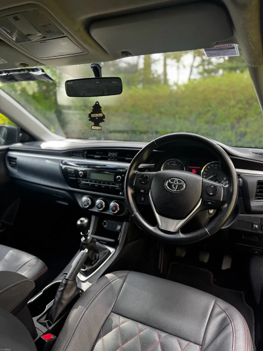 Toyota Corolla 2014 - Image 2