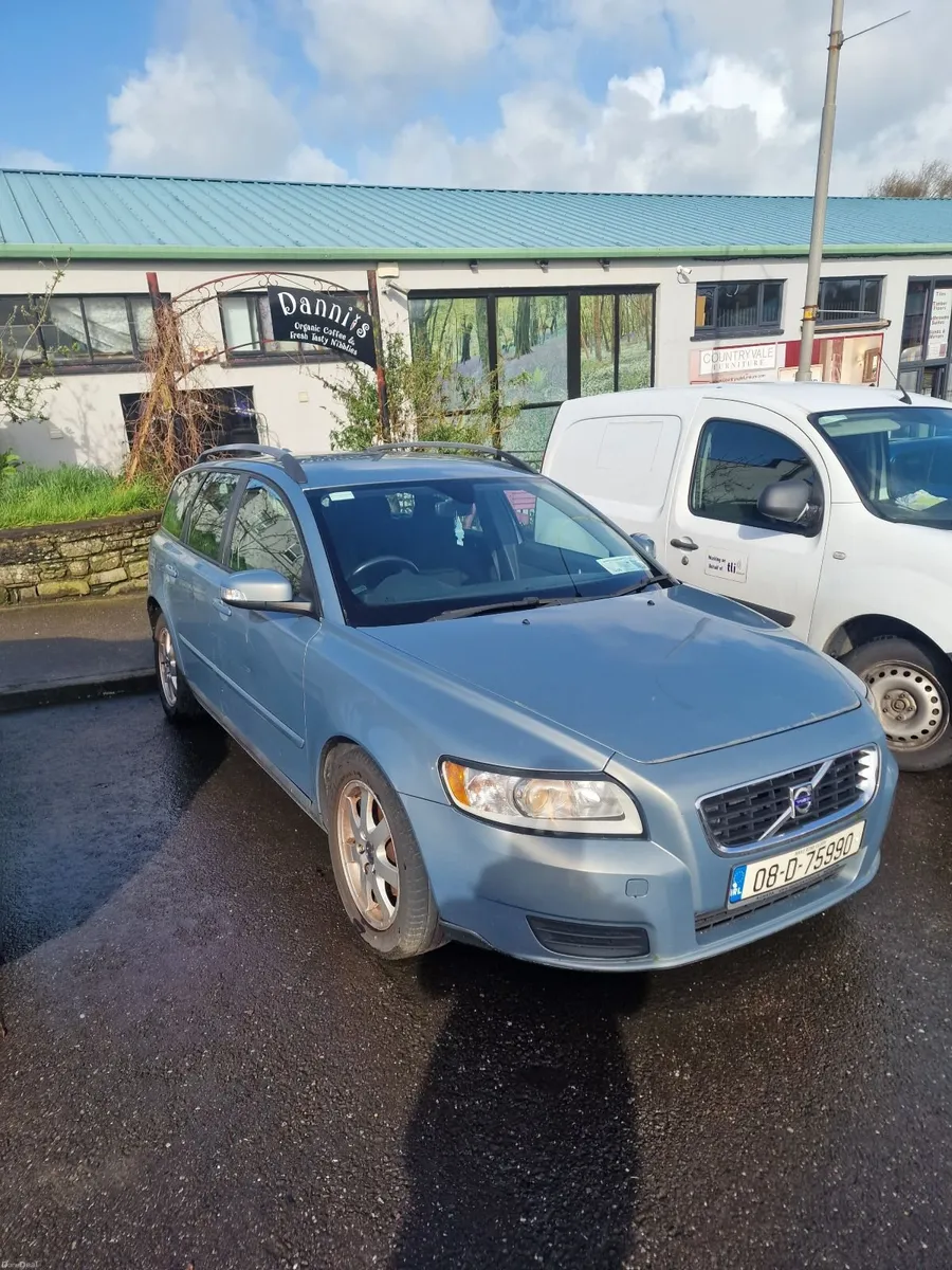 Volvo V50 2008 - Image 2