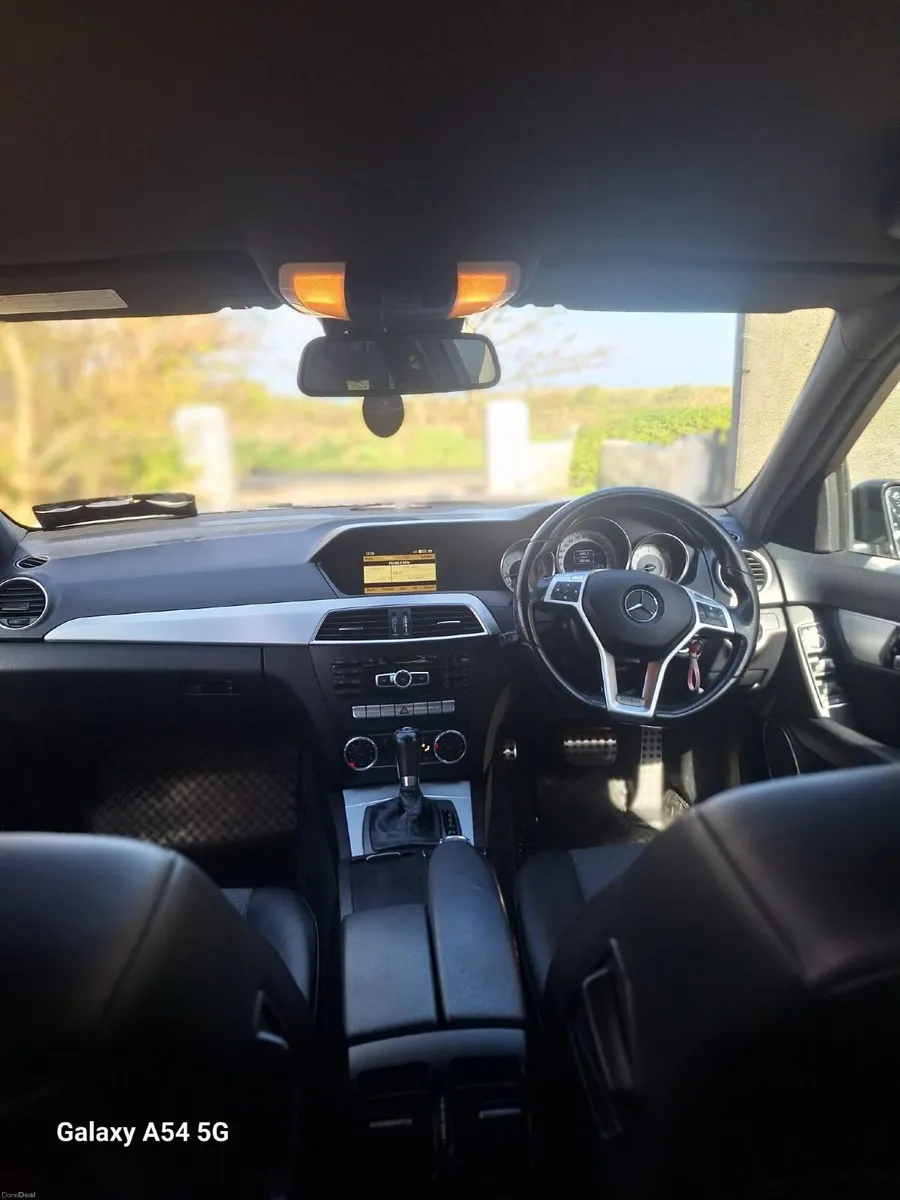 Mercedes-Benz C250 2012 - Image 2