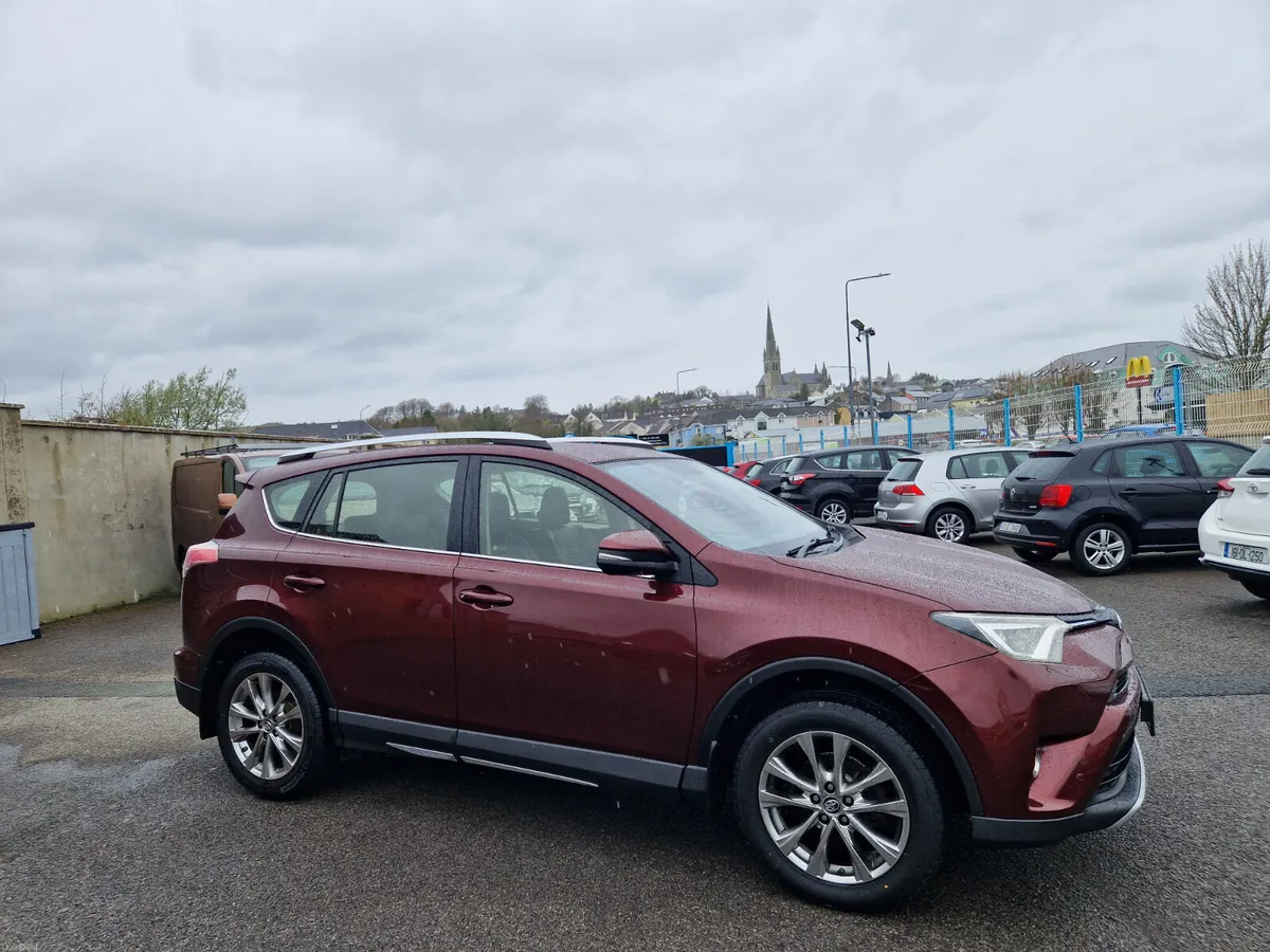162 Toyota RAV4 2.0 D4D Top Spec SOL Model - Image 1