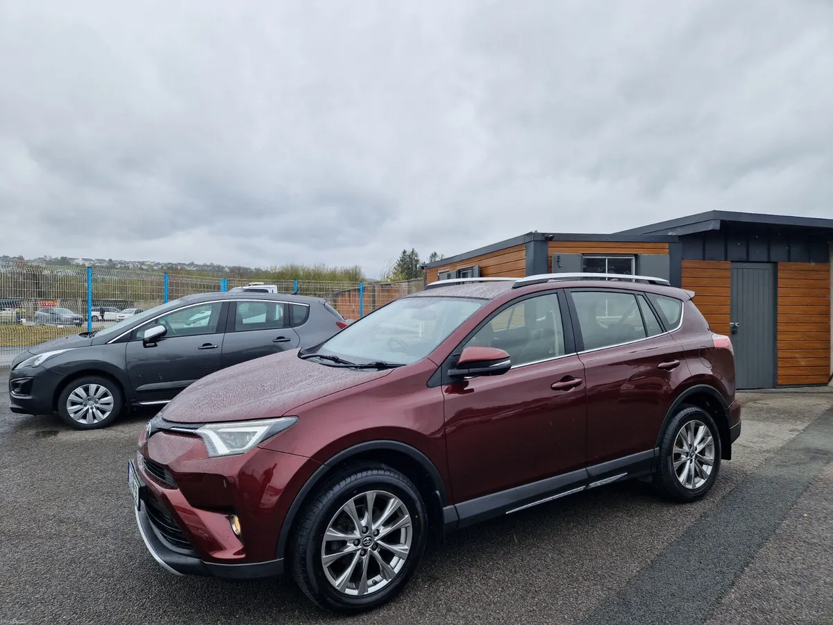 162 Toyota RAV4 2.0 D4D Top Spec SOL Model - Image 2