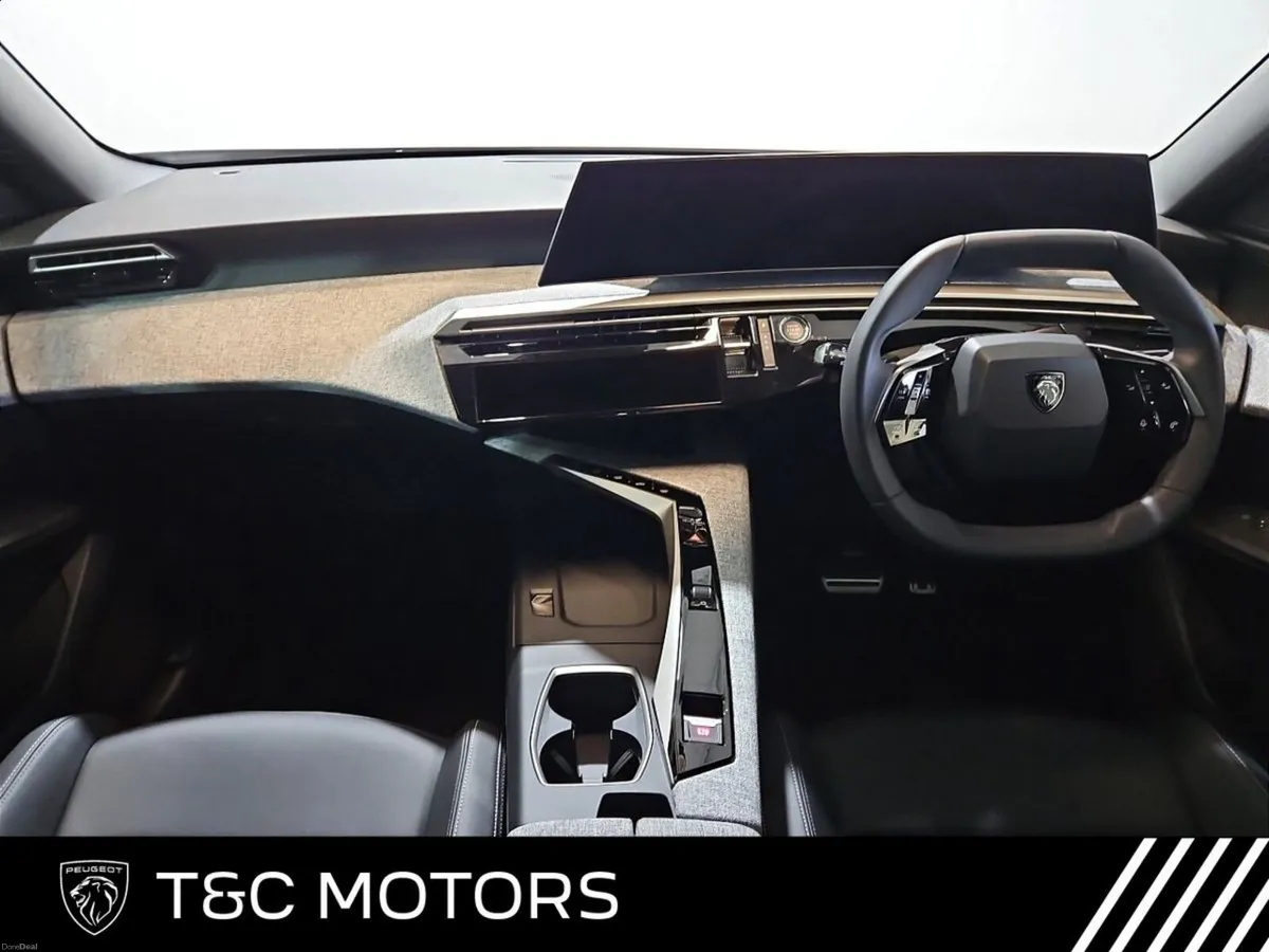 Peugeot 5008 Allure Model 73kwh 210hp 500kms Range - Image 3