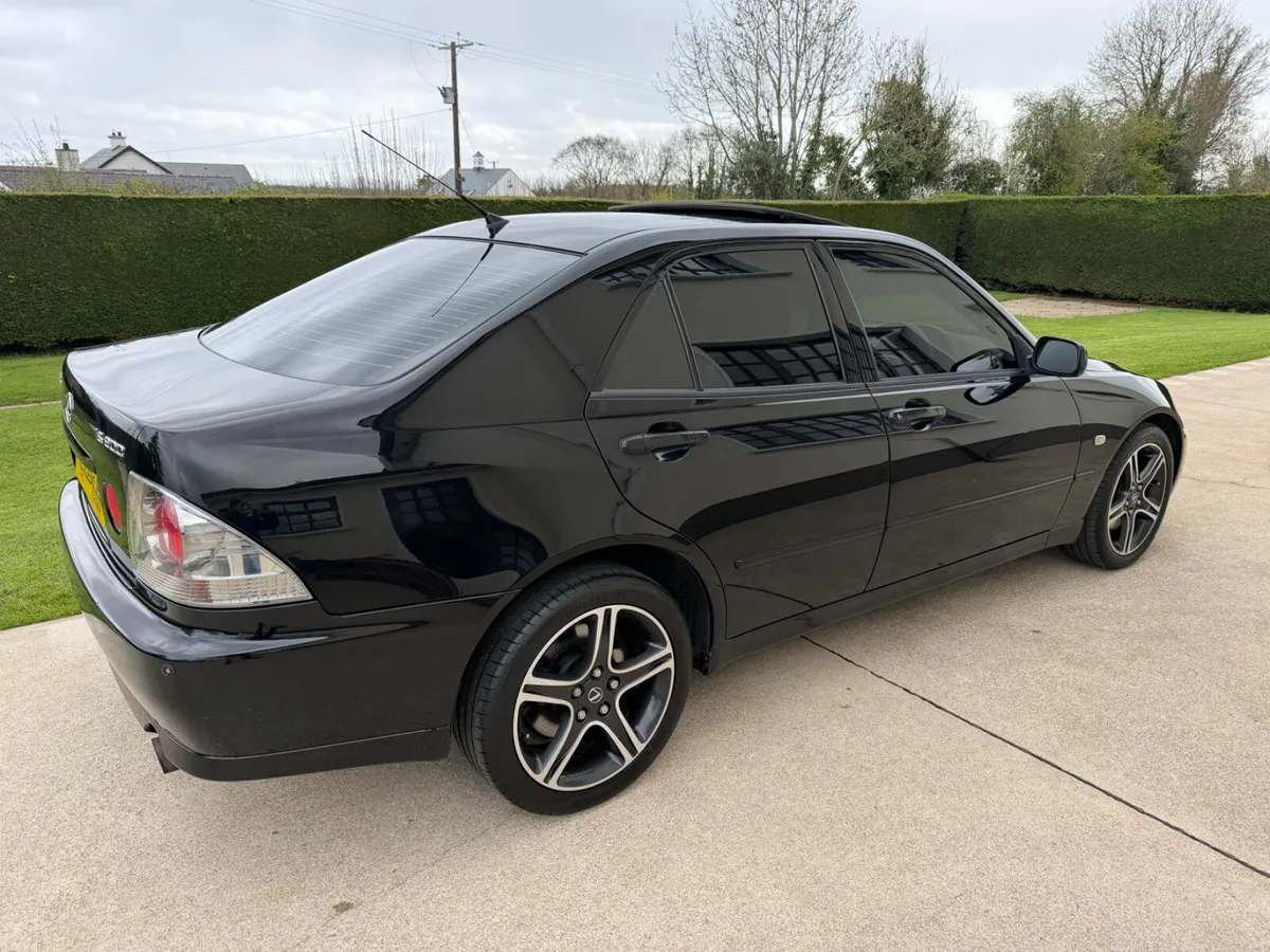 2001 LEXUS IS200 SE | PRIVACY GLASS | SUNROOF - Image 2