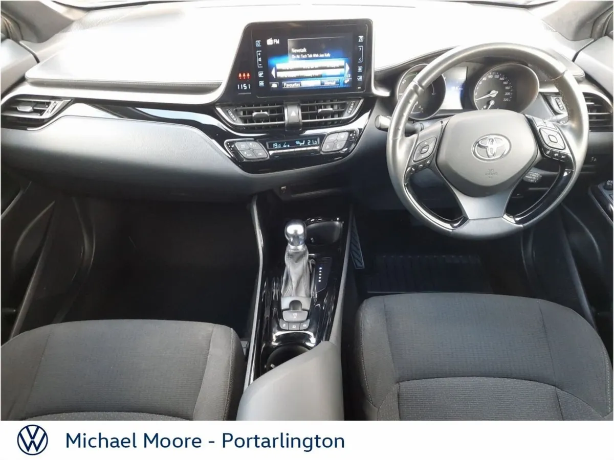 Toyota C-HR 1.8 HYBRID SPORT - Image 2