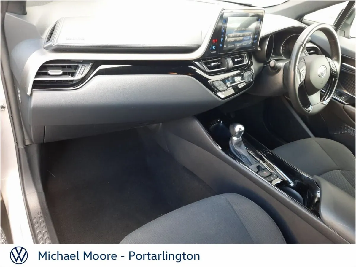 Toyota C-HR 1.8 HYBRID SPORT - Image 4