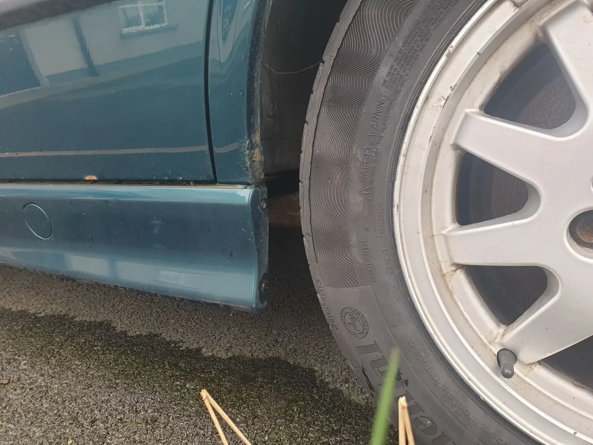 BMW E36 320i Saloon - Image 4