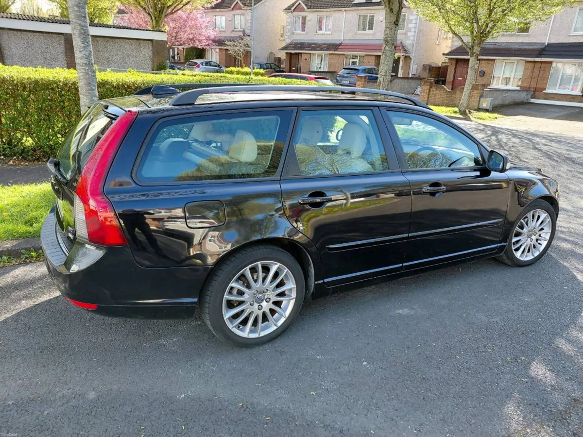 Volvo V50 - Image 2