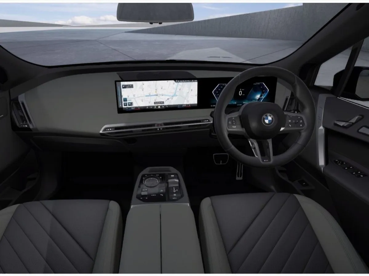 BMW iX xDrive45 M Sport LCI - Image 3