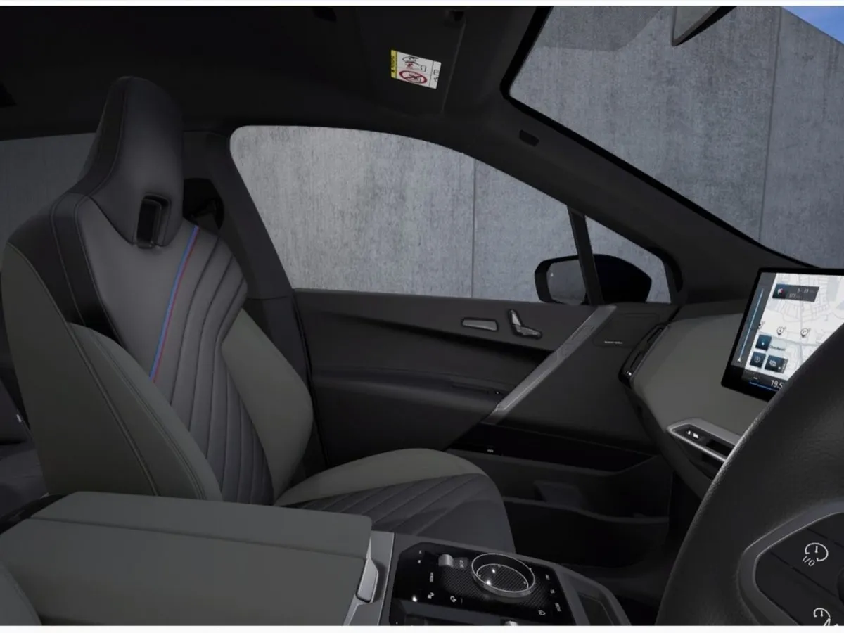 BMW iX xDrive45 M Sport LCI - Image 4