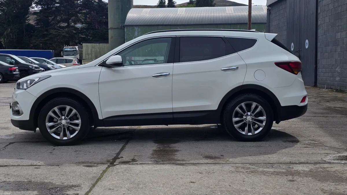 🔥2017 Hyundai SantaFe 2.2 Premium 4WD Automatic🔥 - Image 4