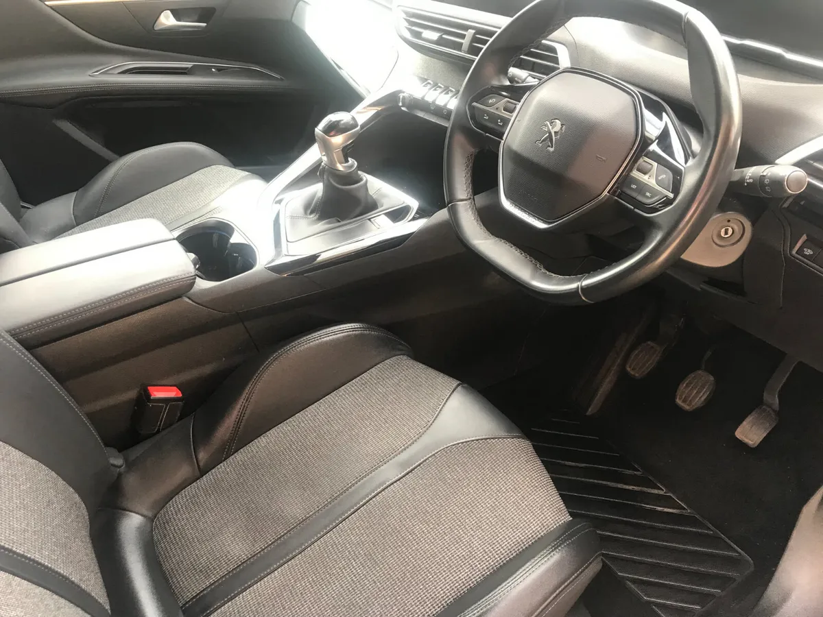 191 Peugeot 3008 1.2 Petrol Allure s/s 130Bhp - Image 2