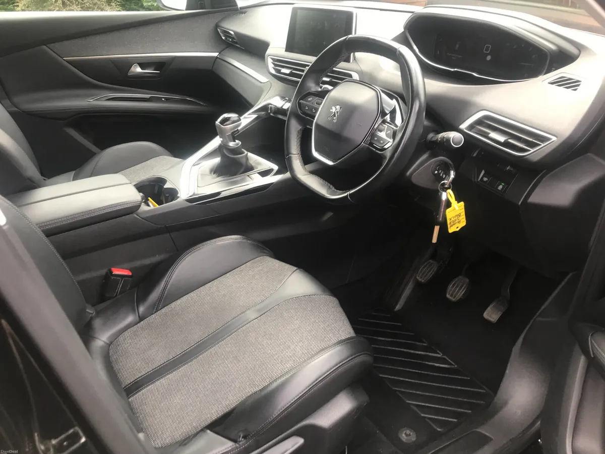191 Peugeot 3008 1.2 Petrol Allure s/s 130Bhp - Image 3