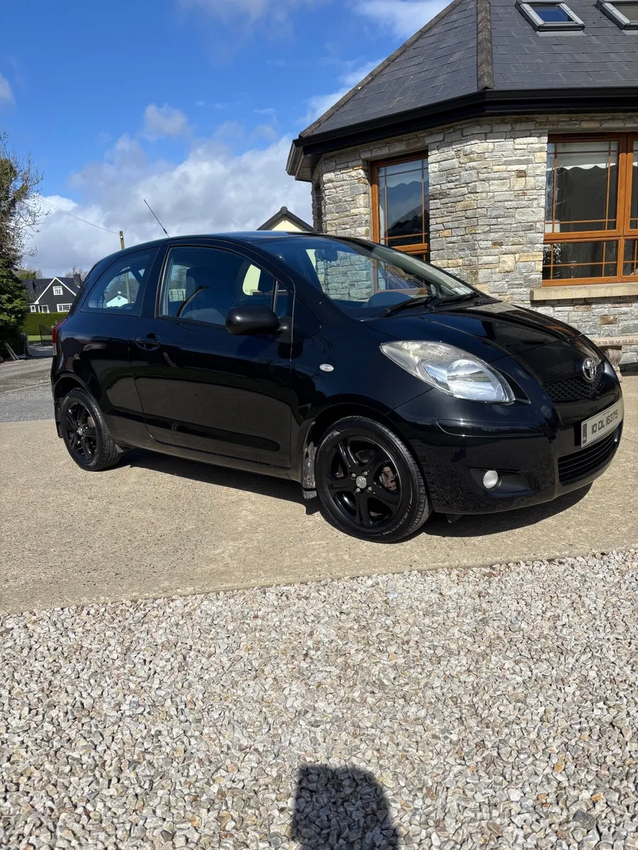 Toyota Yaris 2010 1.3 petrol - Image 1