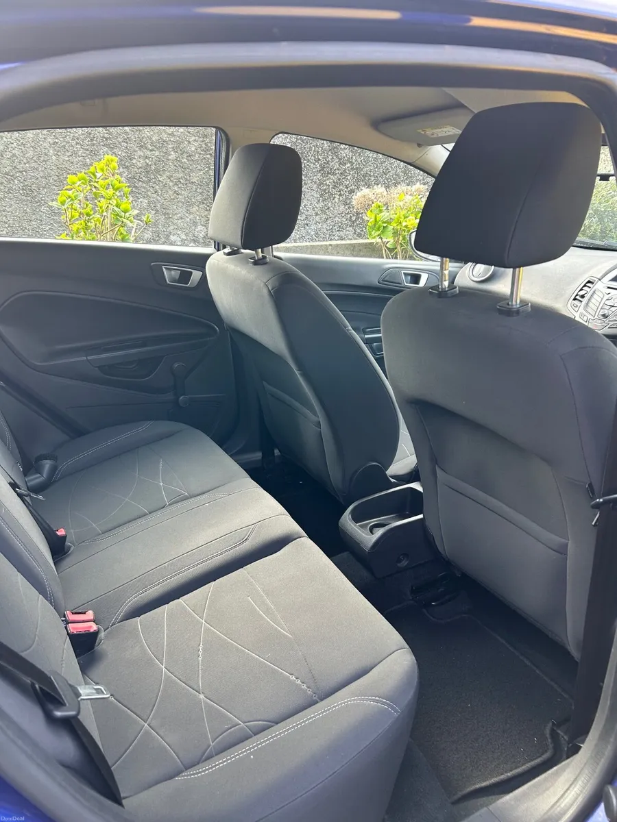 Ford Fiesta 2015 - Image 2