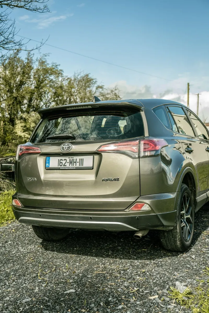 Toyota RAV4 2016 - Image 2