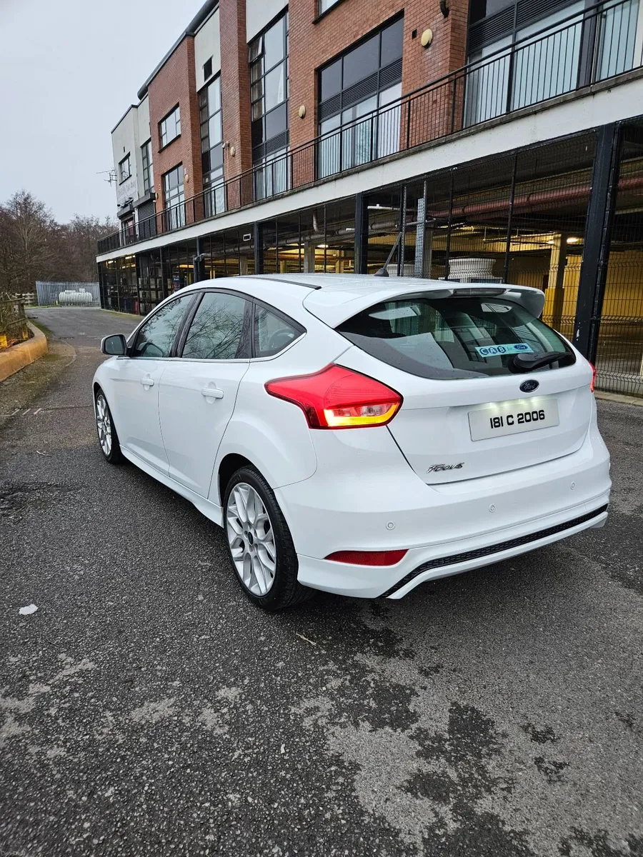 181 FORD FOCUS  ZETEC S - Image 2