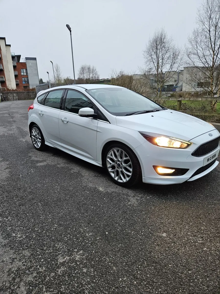 181 FORD FOCUS  ZETEC S - Image 1