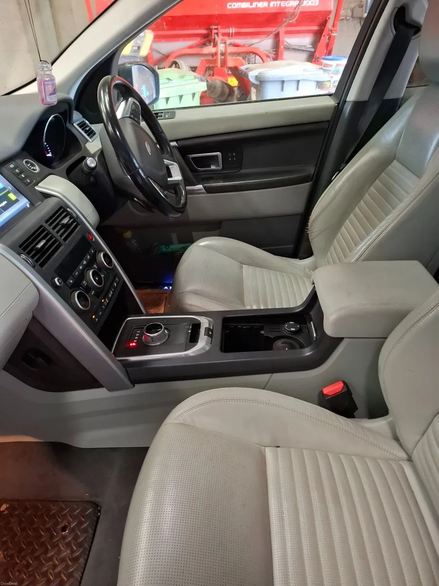 Land Rover Discovery 2015 - Image 3