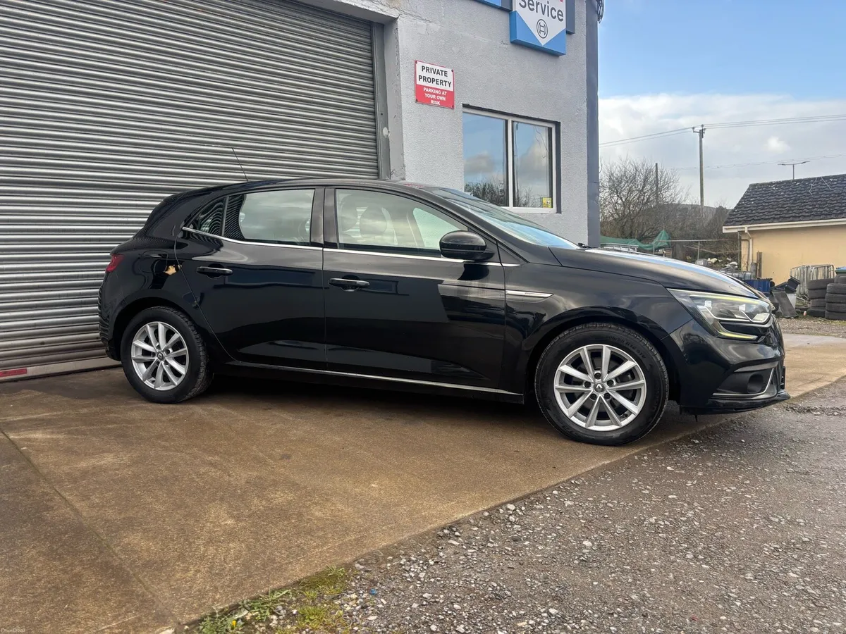 Renault Megane Hatchback - Image 4