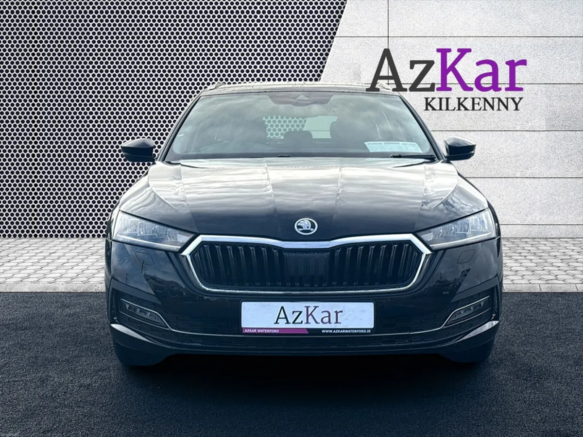 Skoda Octavia 2023 STYLE 1.4TSI PHEV AUTOMATIC EST - Image 2