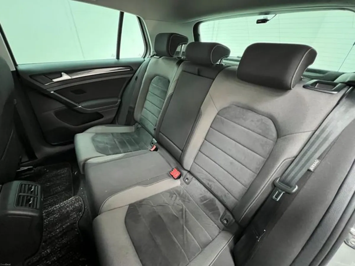Volkswagen Golf 1.4 TSI Automatic Highline — Premi - Image 4