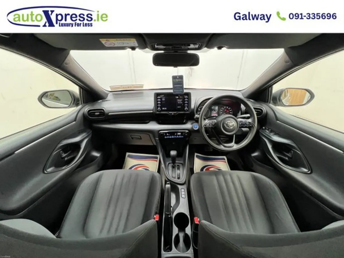 Toyota Yaris 1.5 HYBRID X Automatic, Reversing cam - Image 2