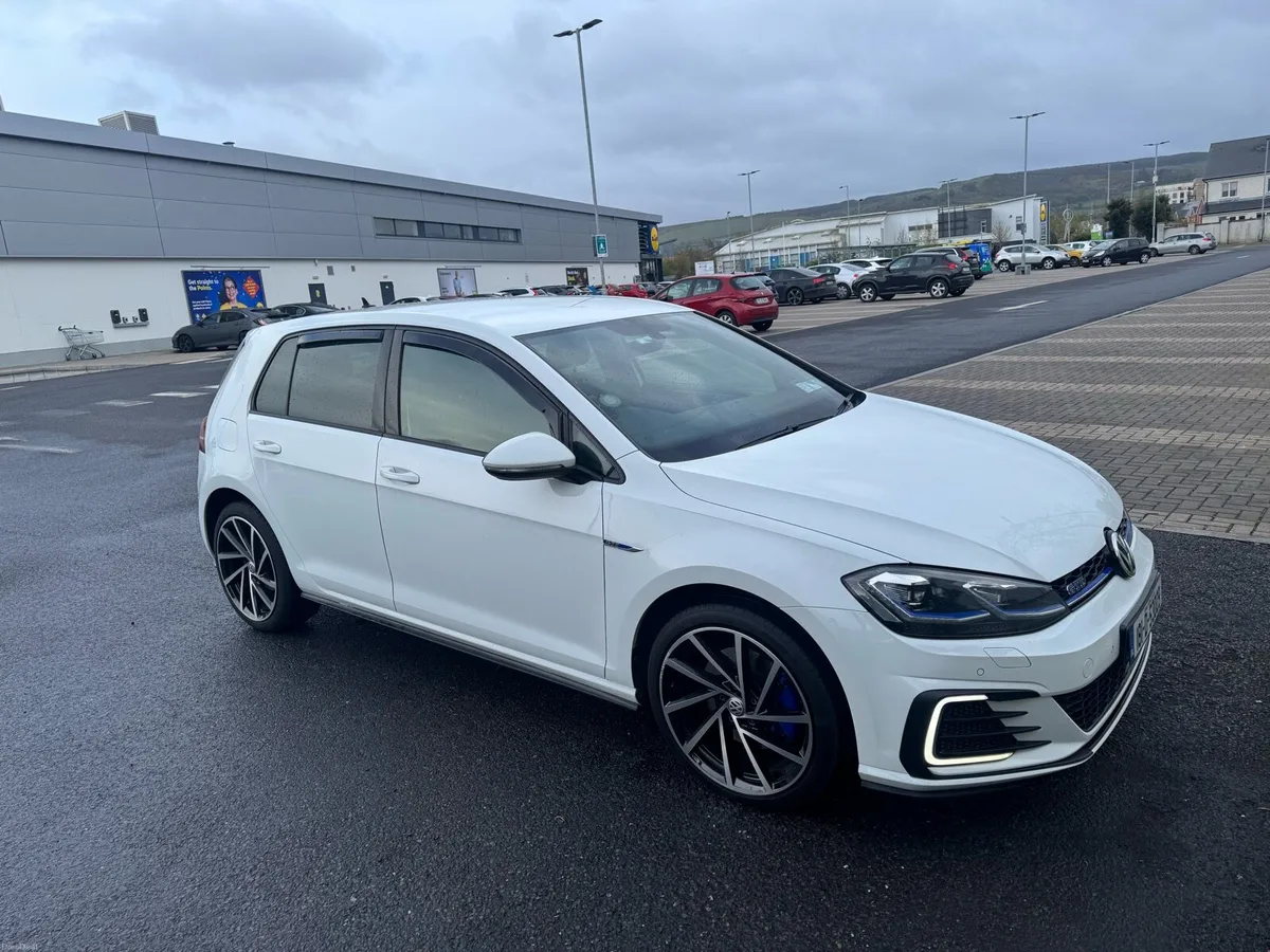 2018 Golf GTE - Image 1