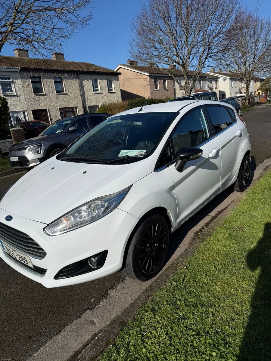 2016 Ford fiesta - Image 1